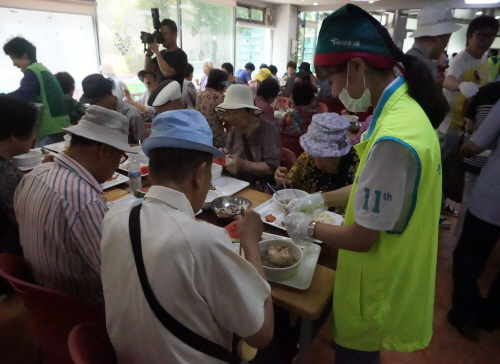 [시립은평노인종합복지관] 하나사랑봉사단 초복 보양식 나눔