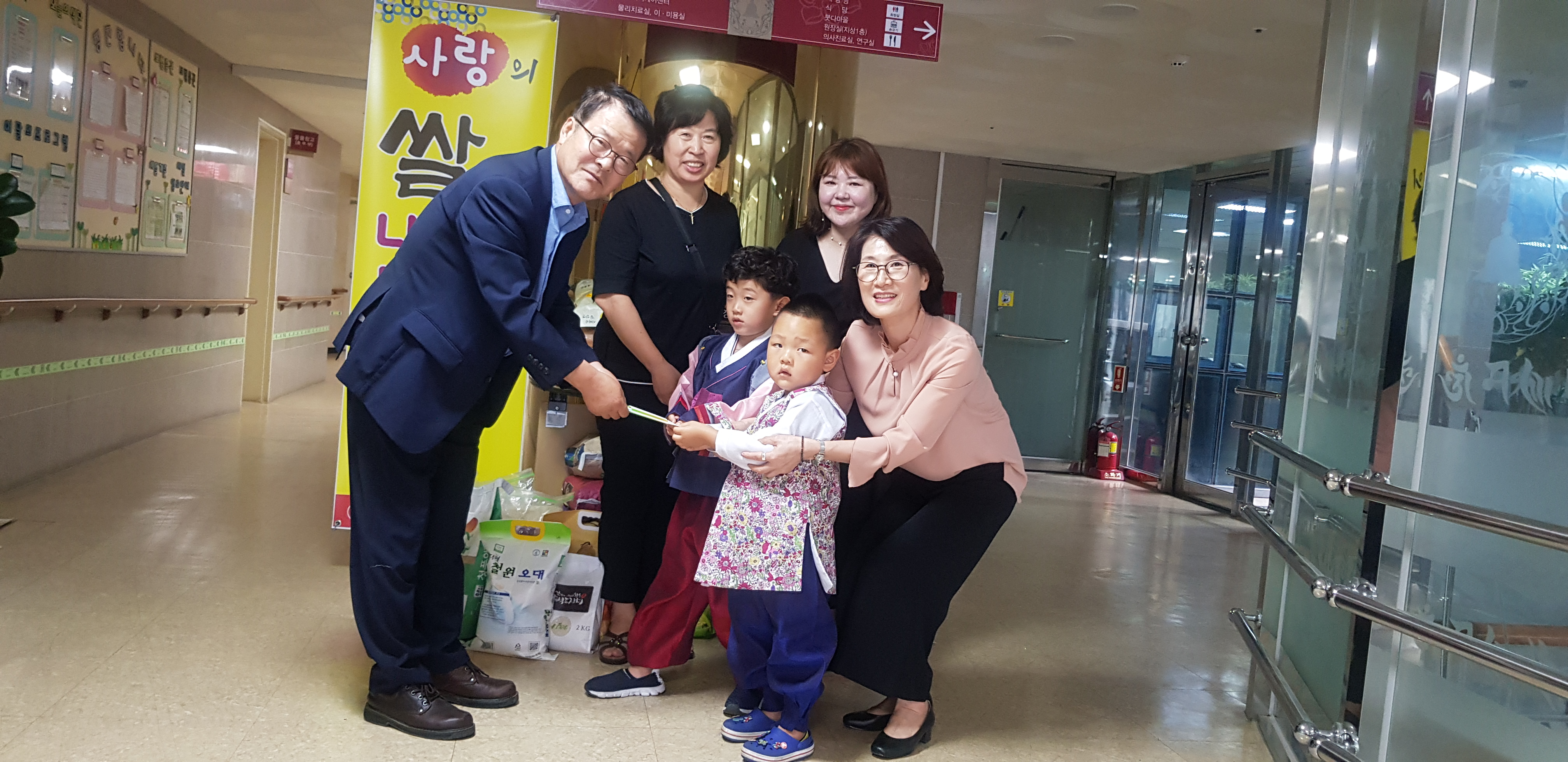 [구립개나리어린이집] 사랑의 쌀 성금 전달 및 은평 시립 노인 복지관 공연