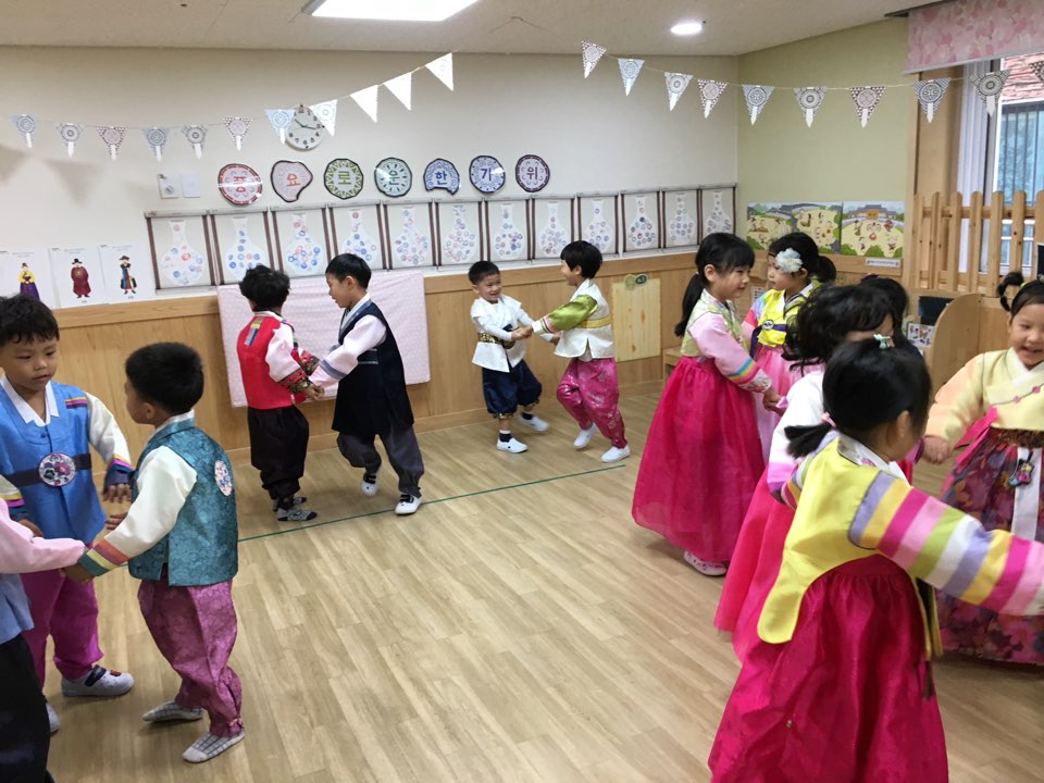 [구립개나리어린이집] 한가위 맞이 송편 빗기 및 전통놀이 한마당