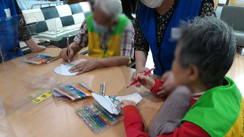 [은평신사데이케어센터] 2020년 7월 28일 노인인지활동 책놀이 프로그램 진행