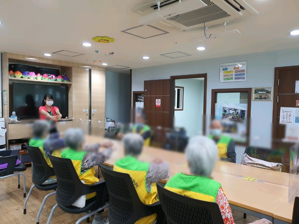 [은평신사데이케어센터] 2020년 8월 25일 (화) 시니어 건강체조 진행