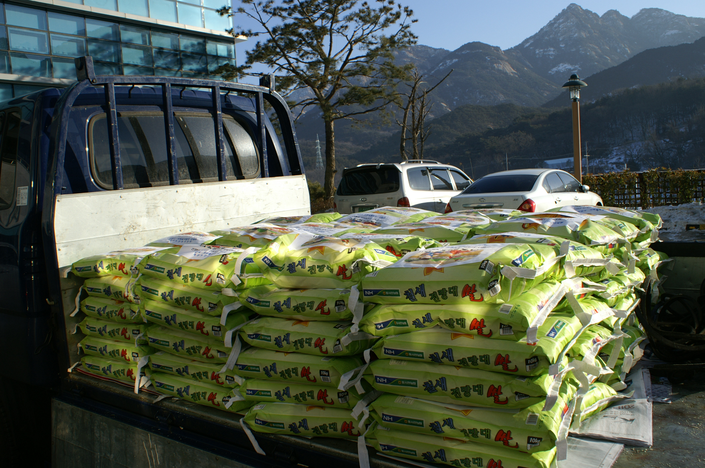 2011년 설 맞이 '사랑의 쌀' 전달