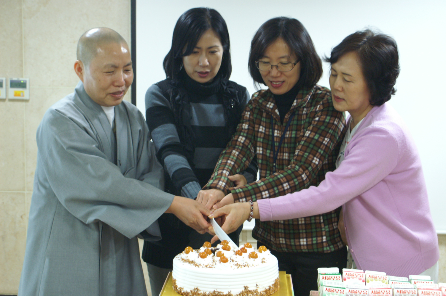 [인덕원] 2月 직원 생일잔치